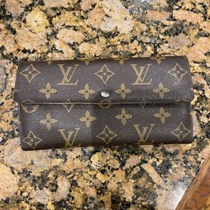 Louise Vuitton wallet